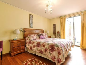 Amplia casa en venta en La Reina cercano a metro  Fernando Castillo Velasco