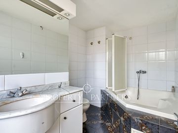 Amplia casa en venta en La Reina cercano a metro  Fernando Castillo Velasco