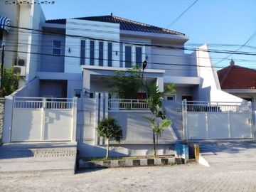 Rumah di Manyar Kartika, Baru Gress, Nol Jalan, Row jalan 4 mobil