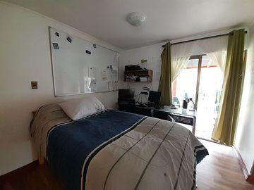 GRAN CASA EN PARCELA CON PISCINA Y JARDIN FORMADO