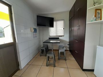 GRAN CASA EN PARCELA CON PISCINA Y JARDIN FORMADO