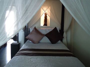 DIJUAL VILLA DENGAN PARKIR LUAS DI UBUD