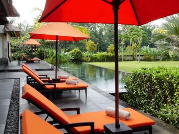 DIJUAL VILLA DENGAN PARKIR LUAS DI UBUD