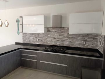 Casa en privada cañadas del lago con cuarto de servicio