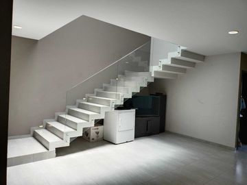 Casa en privada cañadas del lago con cuarto de servicio