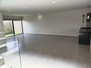 Casa en privada cañadas del lago con cuarto de servicio