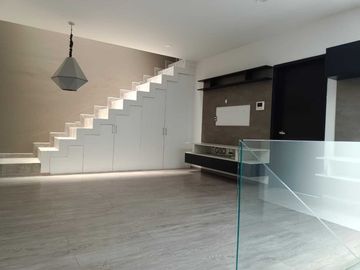 Casa en privada cañadas del lago con cuarto de servicio