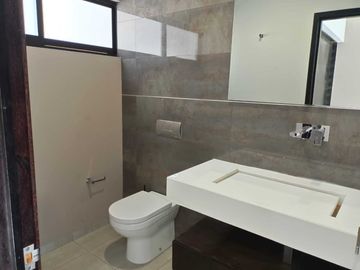 Casa en privada cañadas del lago con cuarto de servicio