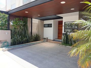 Casa en privada cañadas del lago con cuarto de servicio