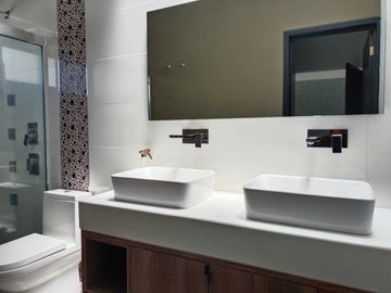 Casa en privada cañadas del lago con cuarto de servicio