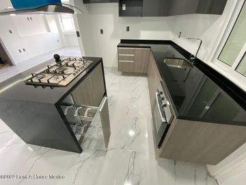 Departamento en Venta en Lomas de San Lorenzo  RAH232827REF