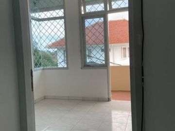 Rumah sewa 2 lantai dalam komplek bukit cinere indah depok