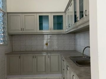 Rumah sewa 2 lantai dalam komplek bukit cinere indah depok