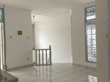 Rumah sewa 2 lantai dalam komplek bukit cinere indah depok