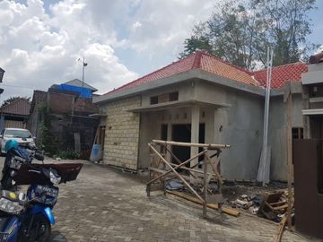 Rumah baru utara mesjid suciati jalan griya taman asri