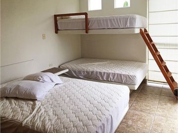 VENDO LINDA CASA EN CONDOMINIO LAS GAVIOTA - cerca del Boulevard de ASIA