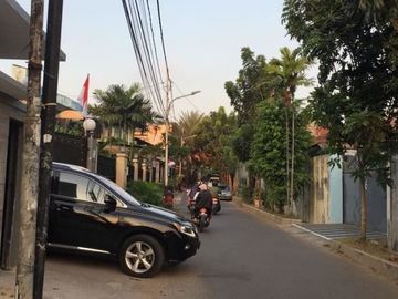 Dijual Rumah Mewah di Jakarta Selatan Lt1050m² SHM 17 Milyar (Harga Dibawah Pasaran)