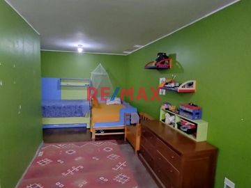 🏡 **VENTA DE  HERMOSA CASA DE 2OO M2 FRENTE A PARQUE EN SANTIAGO DE SURCO, LIMA** 🏡

📍 Ubicación: Urbanización Monterrico Sur, Santiago de Surco
Re