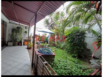 🏡 **VENTA DE  HERMOSA CASA DE 2OO M2 FRENTE A PARQUE EN SANTIAGO DE SURCO, LIMA** 🏡

📍 Ubicación: Urbanización Monterrico Sur, Santiago de Surco
Re