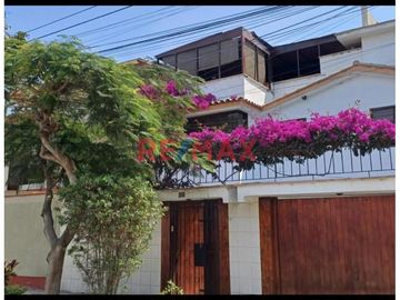 🏡 **VENTA DE  HERMOSA CASA DE 2OO M2 FRENTE A PARQUE EN SANTIAGO DE SURCO, LIMA** 🏡

📍 Ubicación: Urbanización Monterrico Sur, Santiago de Surco
Re