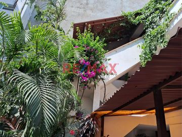 🏡 **VENTA DE  HERMOSA CASA DE 2OO M2 FRENTE A PARQUE EN SANTIAGO DE SURCO, LIMA** 🏡

📍 Ubicación: Urbanización Monterrico Sur, Santiago de Surco
Re