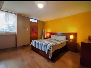 🏡 **VENTA DE  HERMOSA CASA DE 2OO M2 FRENTE A PARQUE EN SANTIAGO DE SURCO, LIMA** 🏡

📍 Ubicación: Urbanización Monterrico Sur, Santiago de Surco
Re