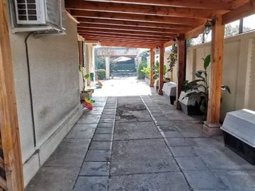 AMPLIA CASA CON GRAN TERRENO