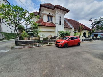Rumah Mewah 2 hook dalam perumahan Kinara Puri Maguwo dengan one gate system