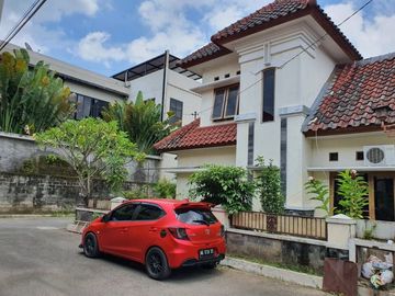 Rumah Mewah 2 hook dalam perumahan Kinara Puri Maguwo dengan one gate system