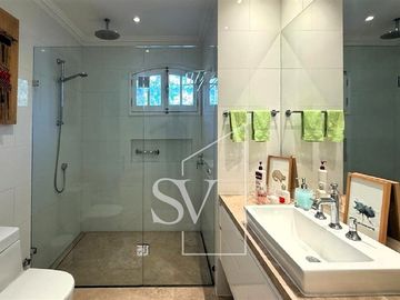 Estilo francés, espectacular casa en pleno Barrio el Golf