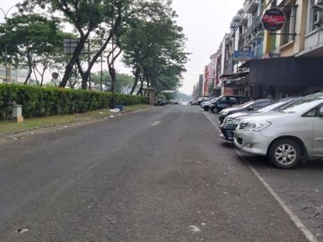 RUKO TOL BOULEVAR MEWAH SUDAH RAMAI LUAS 3 LANTAI DEKAT KANTOR NEGO