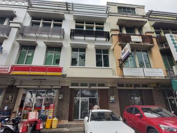 RUKO TOL BOULEVAR MEWAH SUDAH RAMAI LUAS 3 LANTAI DEKAT KANTOR NEGO