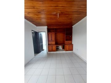 VENTA DE CASA DE DOS PISOS EN LA CASTELLANA DE MONTERA