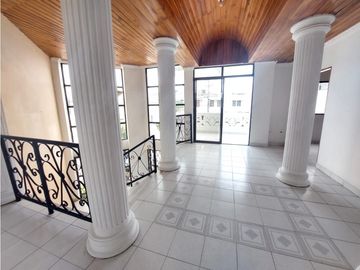 VENTA DE CASA DE DOS PISOS EN LA CASTELLANA DE MONTERA