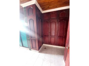VENTA DE CASA DE DOS PISOS EN LA CASTELLANA DE MONTERA