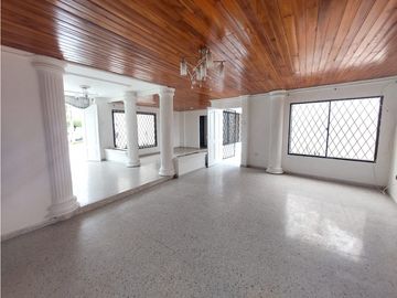 VENTA DE CASA DE DOS PISOS EN LA CASTELLANA DE MONTERA