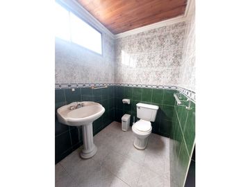 VENTA DE CASA DE DOS PISOS EN LA CASTELLANA DE MONTERA
