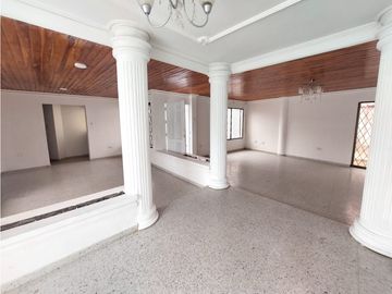 VENTA DE CASA DE DOS PISOS EN LA CASTELLANA DE MONTERA