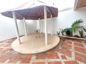 VENTA DE CASA DE DOS PISOS EN LA CASTELLANA DE MONTERA