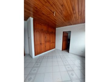 VENTA DE CASA DE DOS PISOS EN LA CASTELLANA DE MONTERA