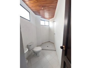 VENTA DE CASA DE DOS PISOS EN LA CASTELLANA DE MONTERA