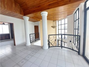 VENTA DE CASA DE DOS PISOS EN LA CASTELLANA DE MONTERA