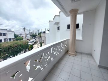 VENTA DE CASA DE DOS PISOS EN LA CASTELLANA DE MONTERA