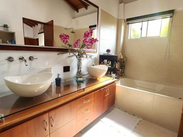 casa en venta en suramerica. Cod V12073