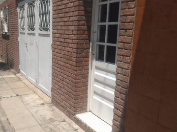 OPORTUNIDAD - Casa multifamiliar en Venta en Villa Lugano 6 ambientes 137 m2 + cochera, patio, terraza con parrilla - Ricardo Güiraldes 3000 casi esq 
