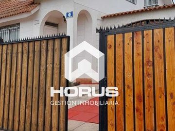 Casa en Venta en Cercano a avenida cuatro esquinas con avenida gabriela mistral