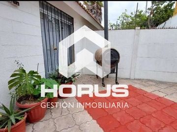 Casa en Venta en Cercano a avenida cuatro esquinas con avenida gabriela mistral