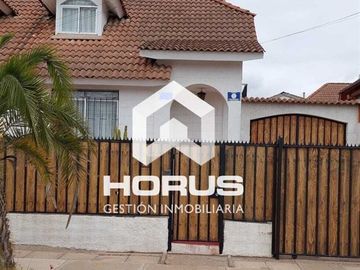Casa en Venta en Cercano a avenida cuatro esquinas con avenida gabriela mistral
