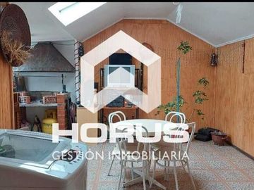 Casa en Venta en Cercano a avenida cuatro esquinas con avenida gabriela mistral