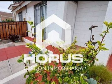 Casa en Venta en Cercano a avenida cuatro esquinas con avenida gabriela mistral